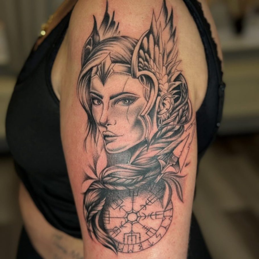 Tattoo einer weiblichen Kriegerin.