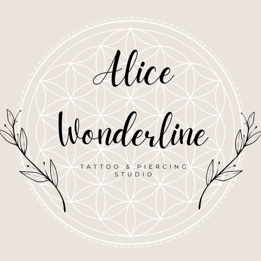 Logo von Alice Wonderline, einem Tattoo- und Piercing-Studio, in elegantem Design.