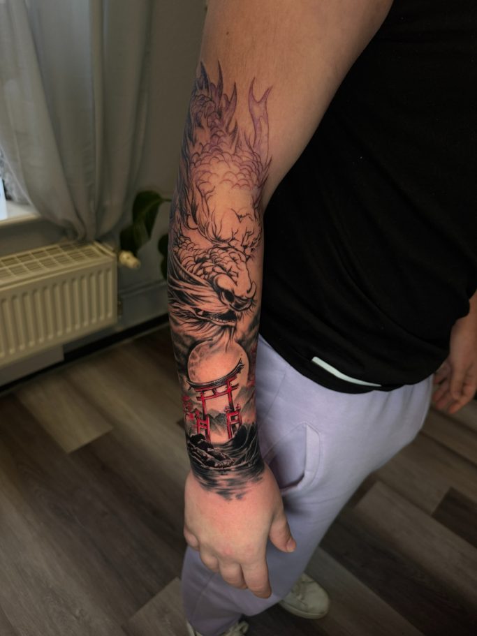 Angefangenes Tattoo: Drache am Unterarm
